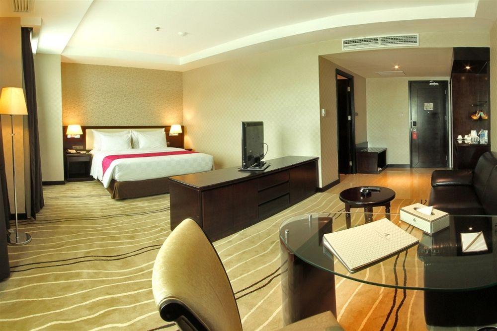 Four Points By Sheraton Medan Exterior photo